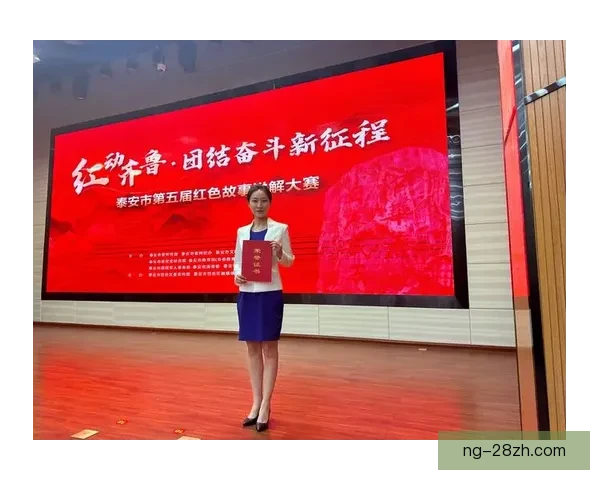 合影奖杯逐梦前行期待创造历史